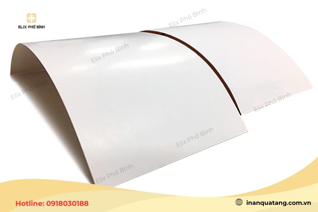Giá thành cao hơn CoucheGiấy Ivory có bề mặt cứng cáp, in màu sắc nét