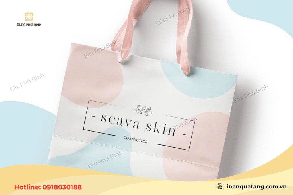 Mẫu túi giấy đựng mỹ phẩm thiết kế với logo thương hiệu và tông màu pastel nhẹ nhàng