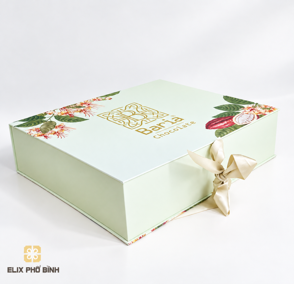 Mẫu hộp quà sinh nhật cho nữ được trang trí hoa đẹp mắt