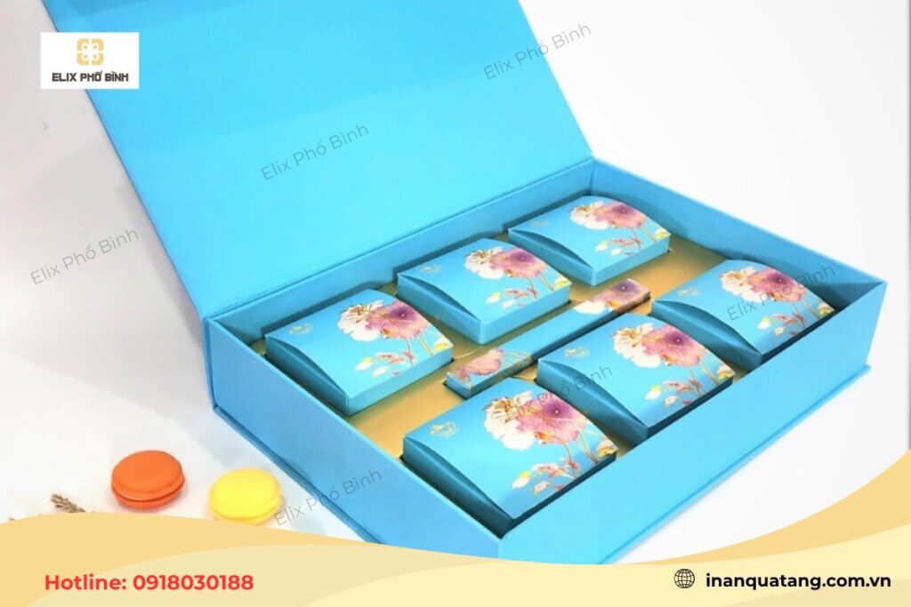Hộp bánh trung thu được in bằng chất liệu cứng và kiểu dáng nắp gập chắc chắn